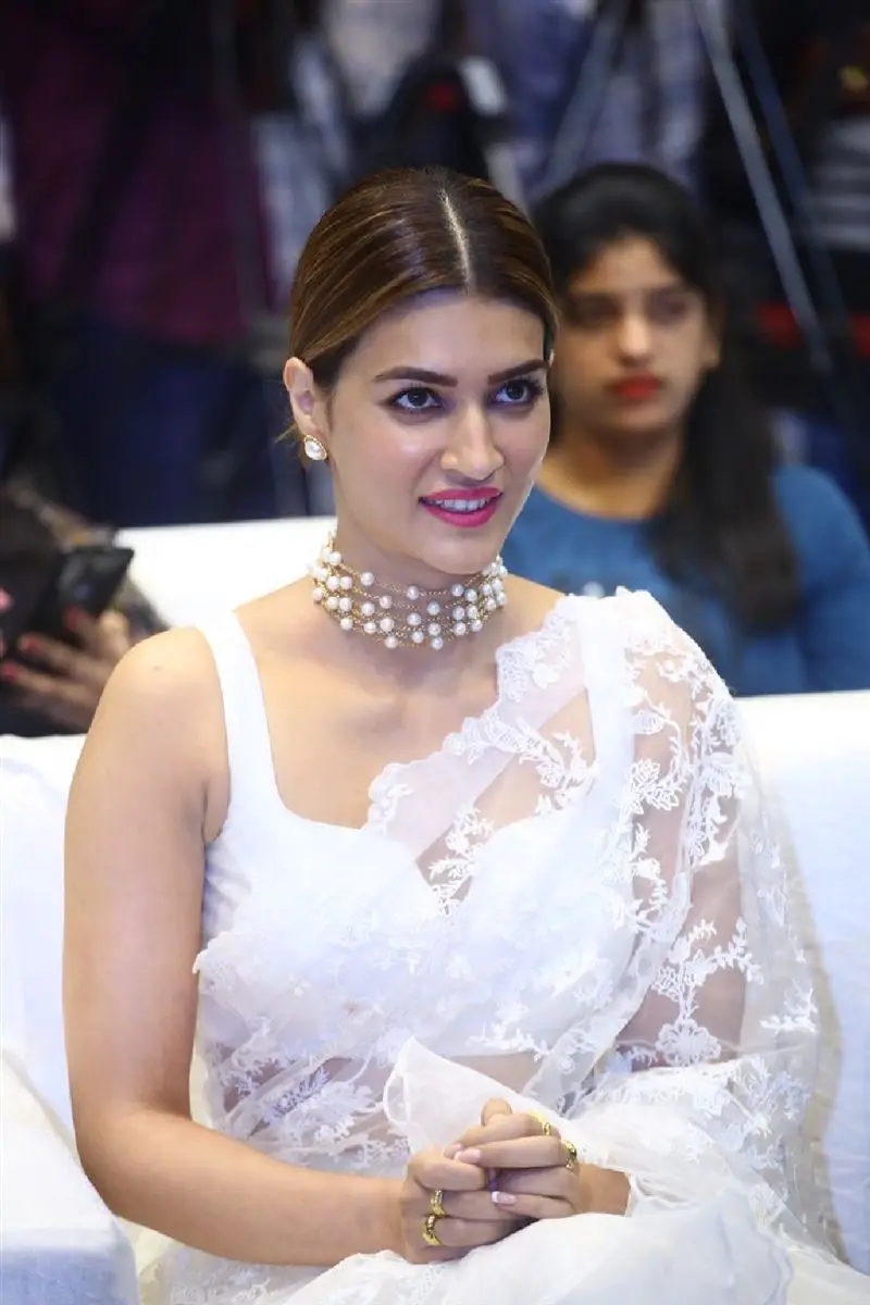 Kriti Sanon Charming Stills In White Saree Sleeveless Blouse